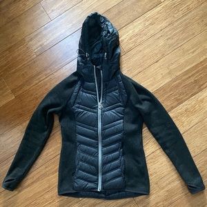 Michael Kors Knit-Sleeve Puffer Coat. Color Black. Size XS